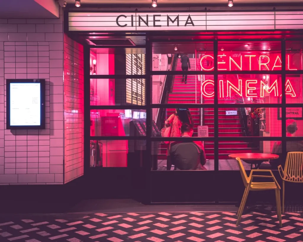 Il fascino del viaggio in solitaria: film che ispirano l’avventura