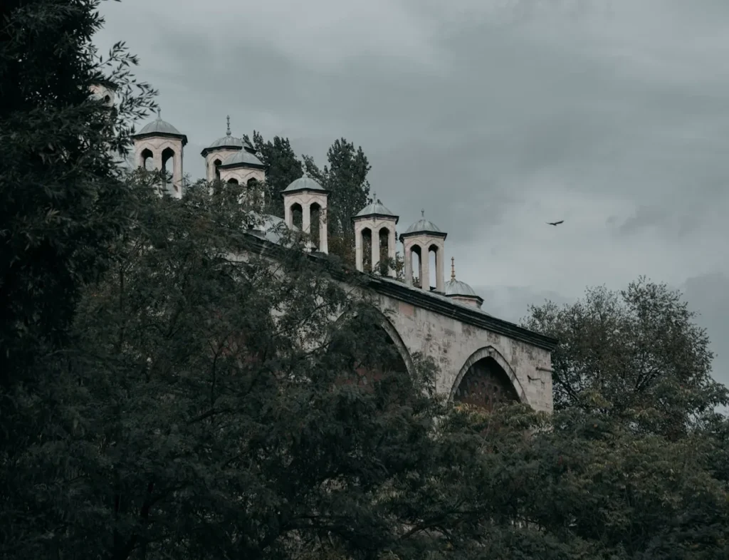 Alla Scoperta dei Luoghi di Dante Alighieri: Un Viaggio nel Medioevo