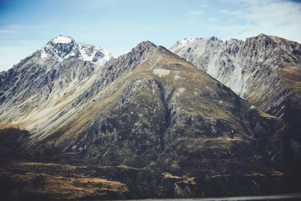 Scoprire le Montagne con un Impatto Ridotto: Consigli e Idee per Viaggi Sostenibili
