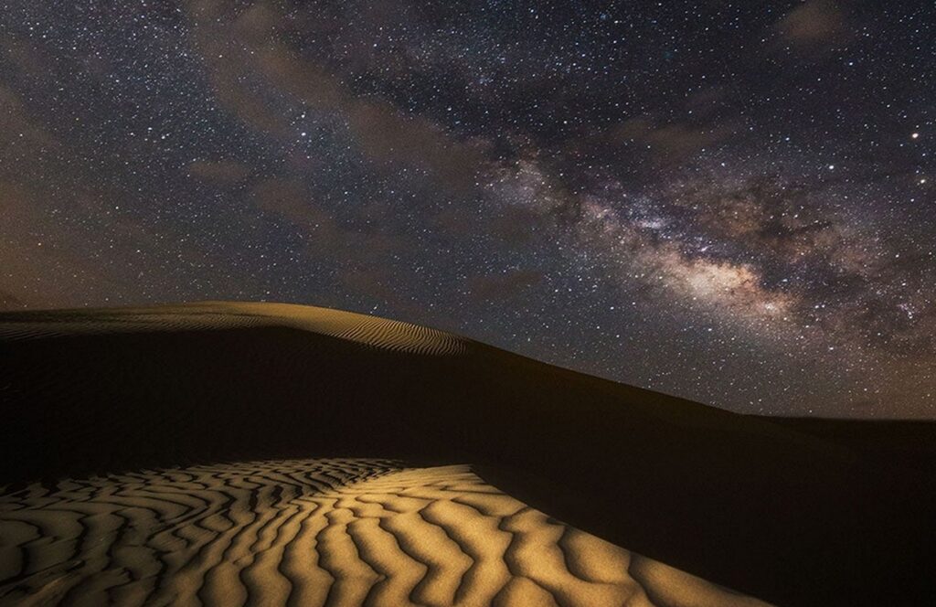 Magia notturna: dormire sotto il cielo stellato nel deserto