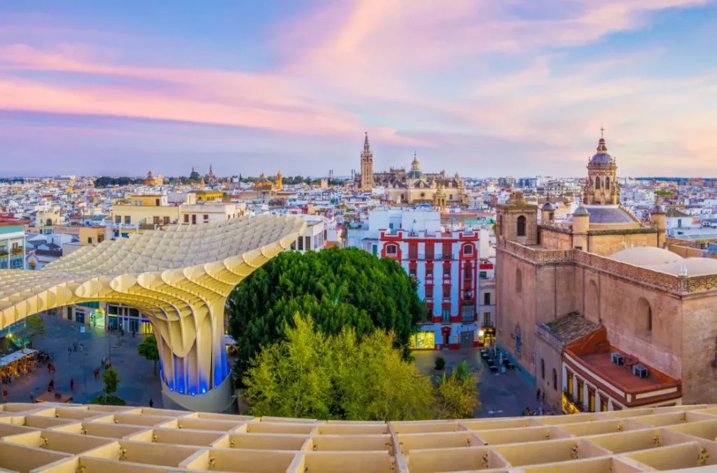 Cosa vedere a Siviglia: itinerari tra Real Alcázar, tapas e flamenco